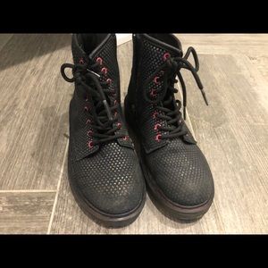 Dr Martens Delaney